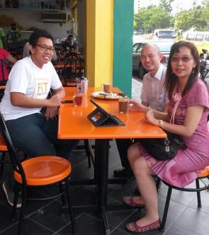 Azrul Mohd Khalib with DAP evangelista MPs Teresa Kok and Lim Lip Eng